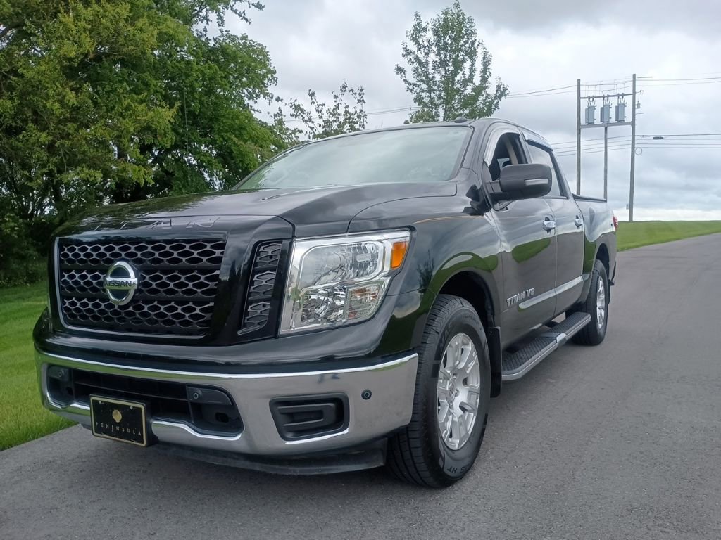 Used 2019 Nissan Titan SV w/ SV Convenience Package RWD image 2