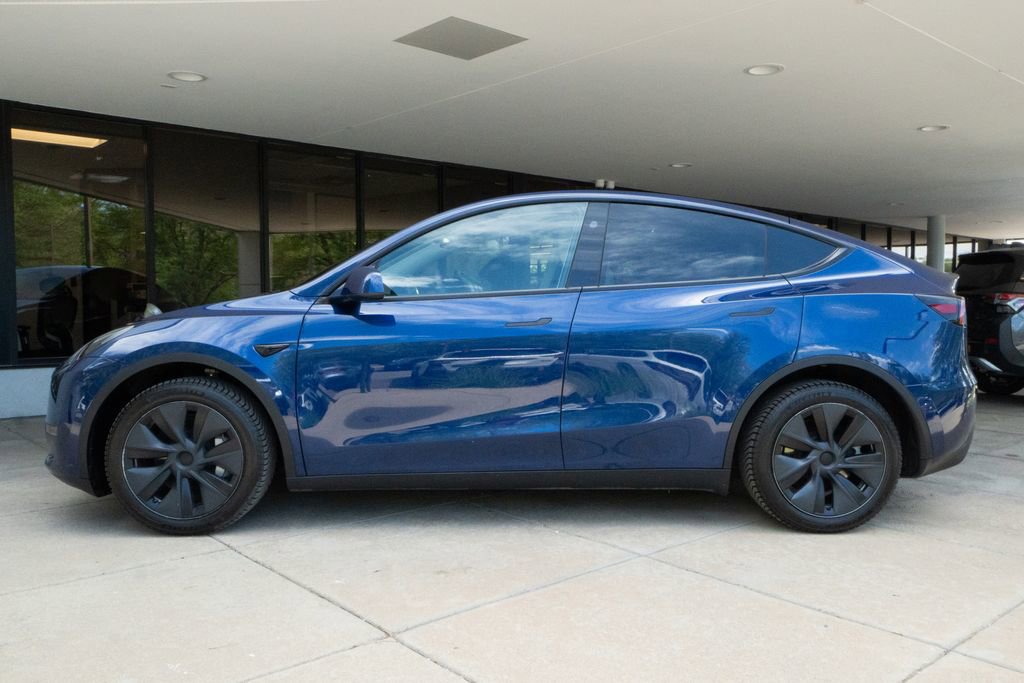 Used 2024 Tesla Model Y Long Range AWD/4WD image 4