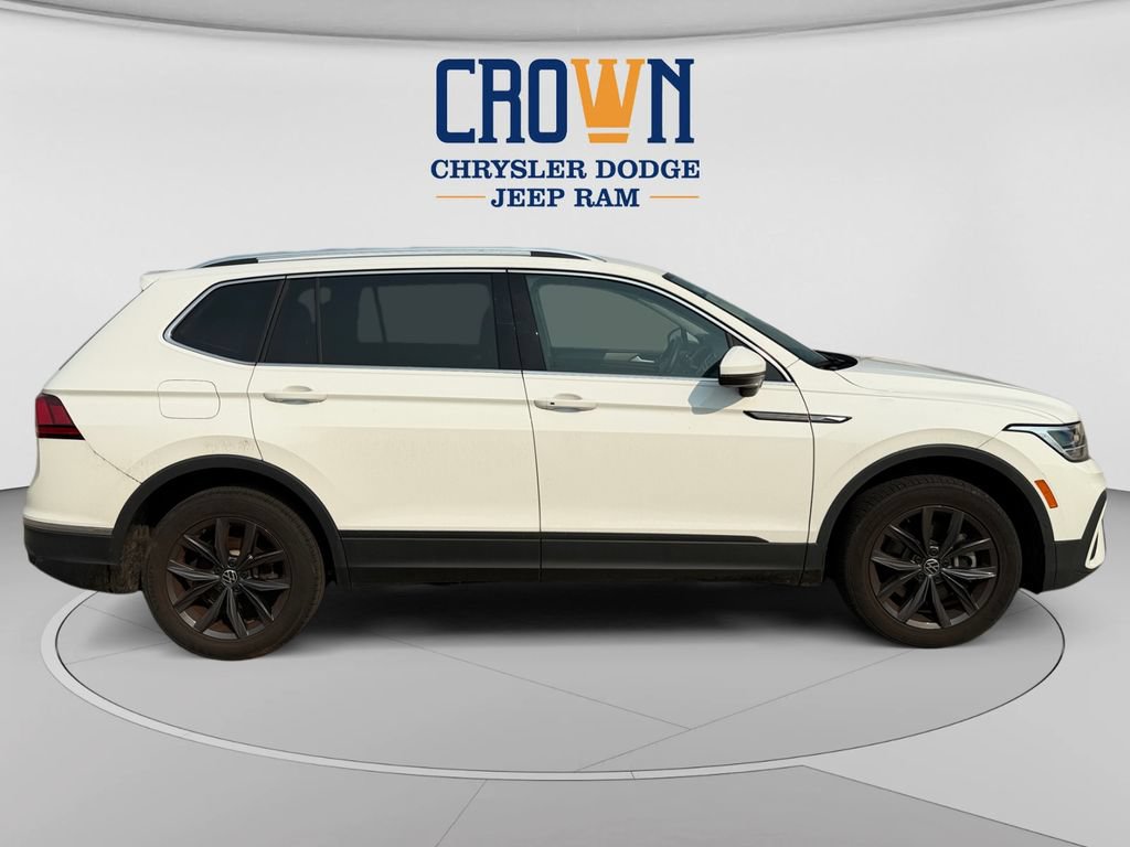 Used 2024 Volkswagen Tiguan SE AWD/4WD image 2