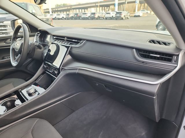 Used 2023 Jeep Grand Cherokee L Laredo image 15