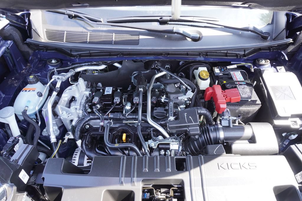 Certified 2025 Nissan Kicks SR FWD image 7