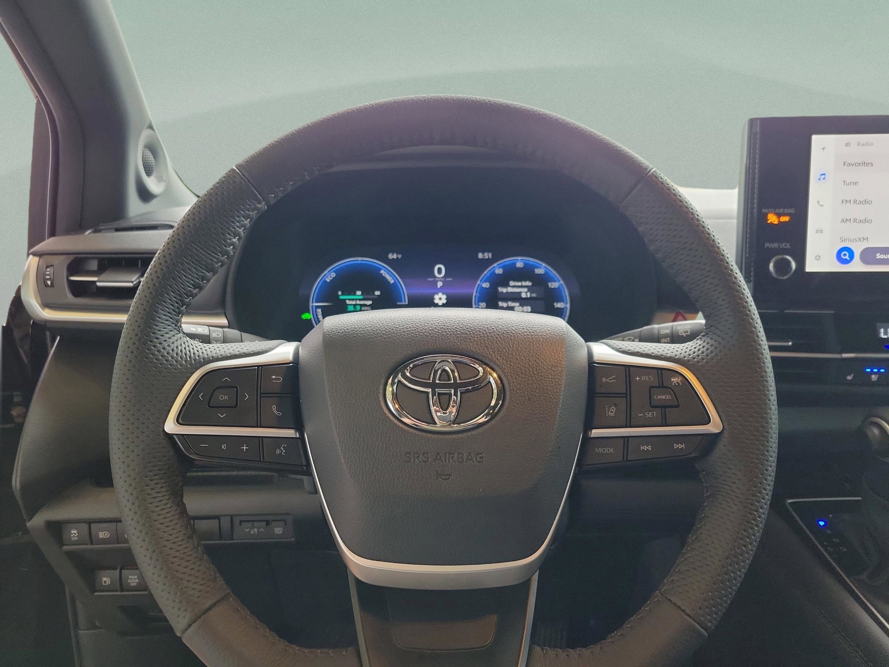 Used 2025 Toyota Sienna Limited image 12