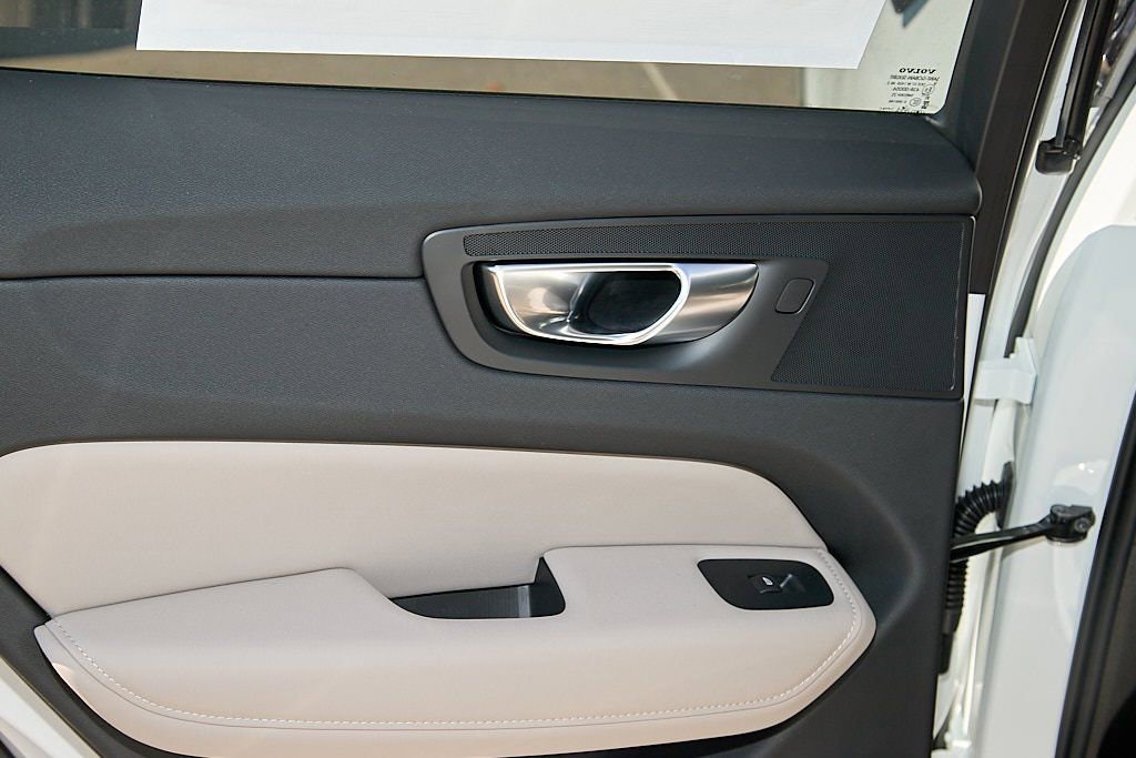 New 2026 Volvo XC60 B5 Plus w/ Protection Package Premier image 19