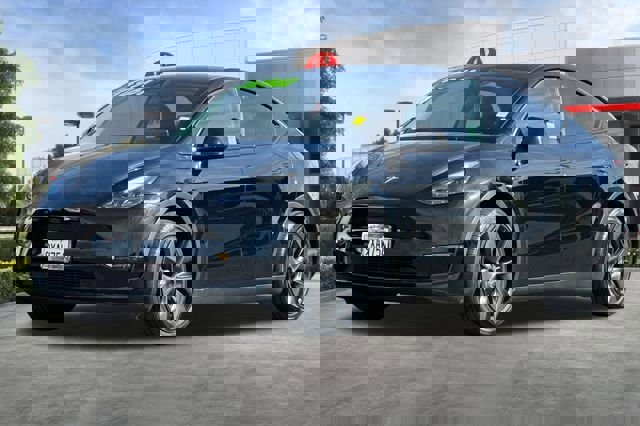 Used 2025 Tesla Model Y Long Range image 10