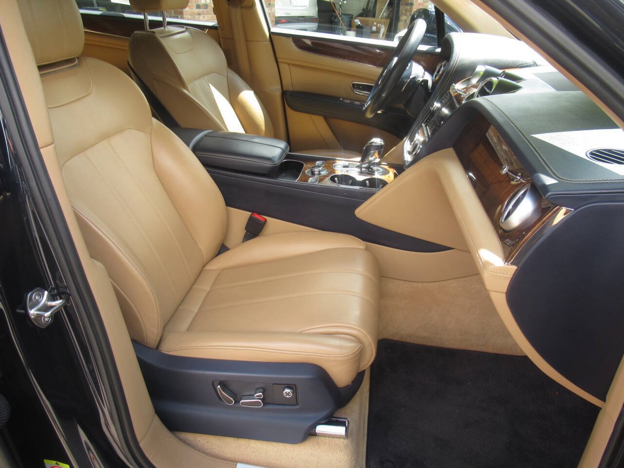Used 2018 Bentley Bentayga AWD/4WD image 10