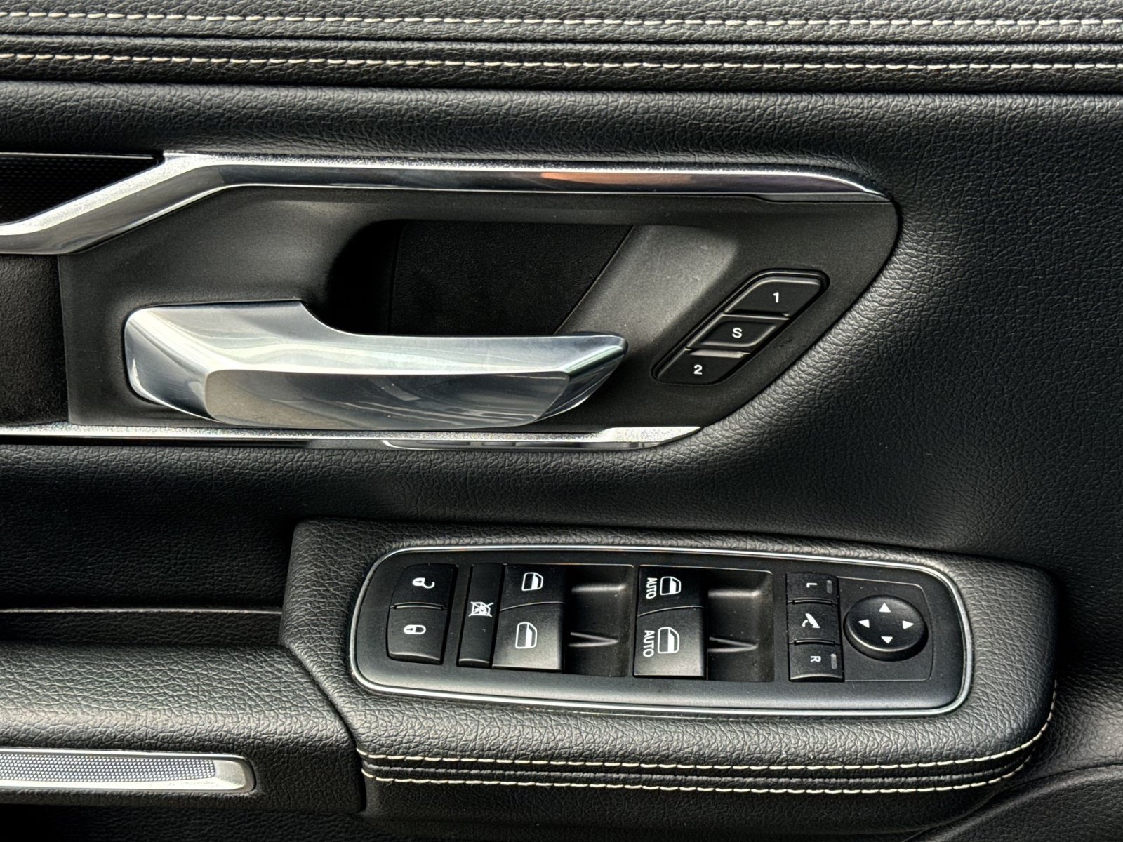 Used 2019 RAM 1500 Laramie w/ Sport Appearance Package AWD/4WD image 15