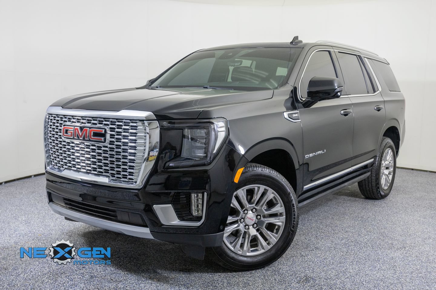 Used 2023 GMC Yukon Denali w/ Advanced Technology Package AWD/4WD image 3