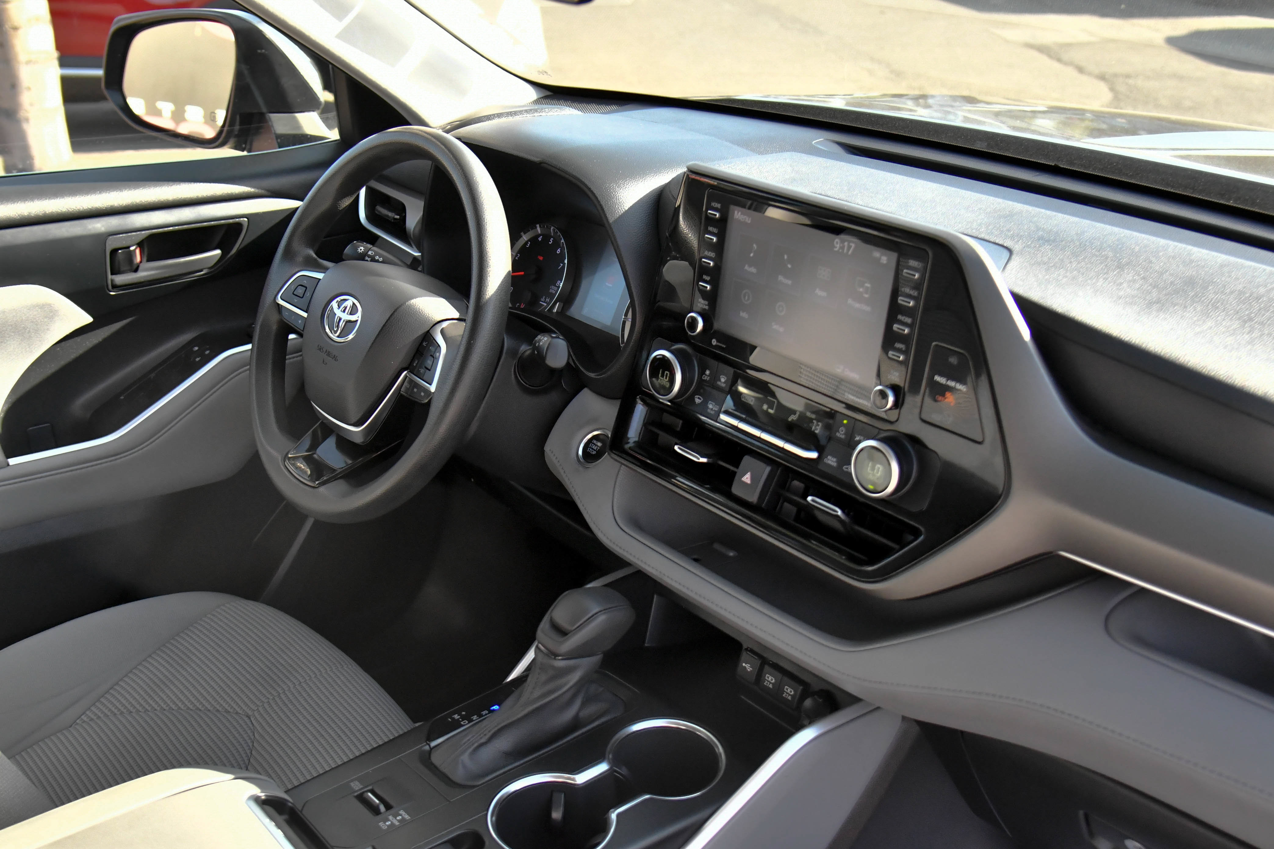 Used 2021 Toyota Highlander L FWD image 44