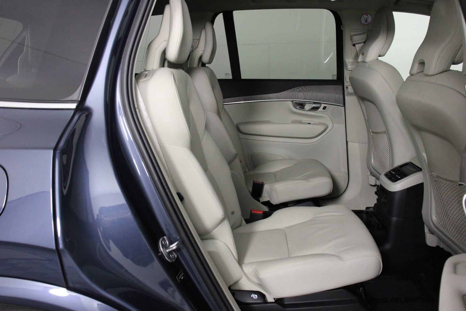 Certified 2023 Volvo XC90 T8 Plus w/ Protection Package Premier image 30