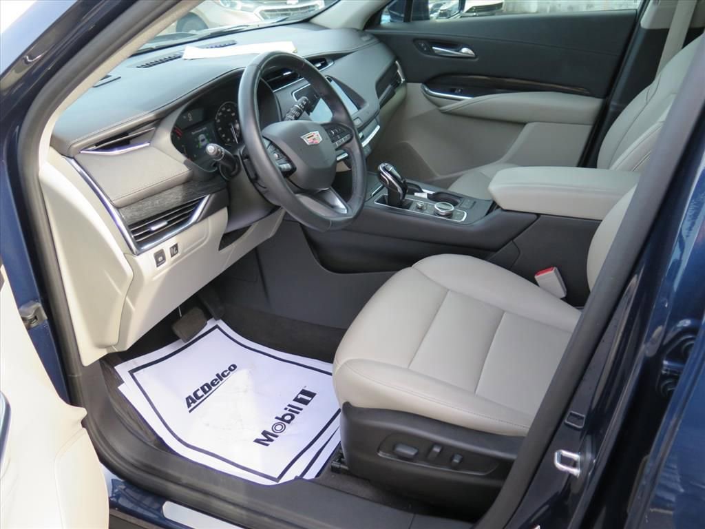 Used 2020 Cadillac XT4 Premium Luxury w/ Cold Weather Package image 9