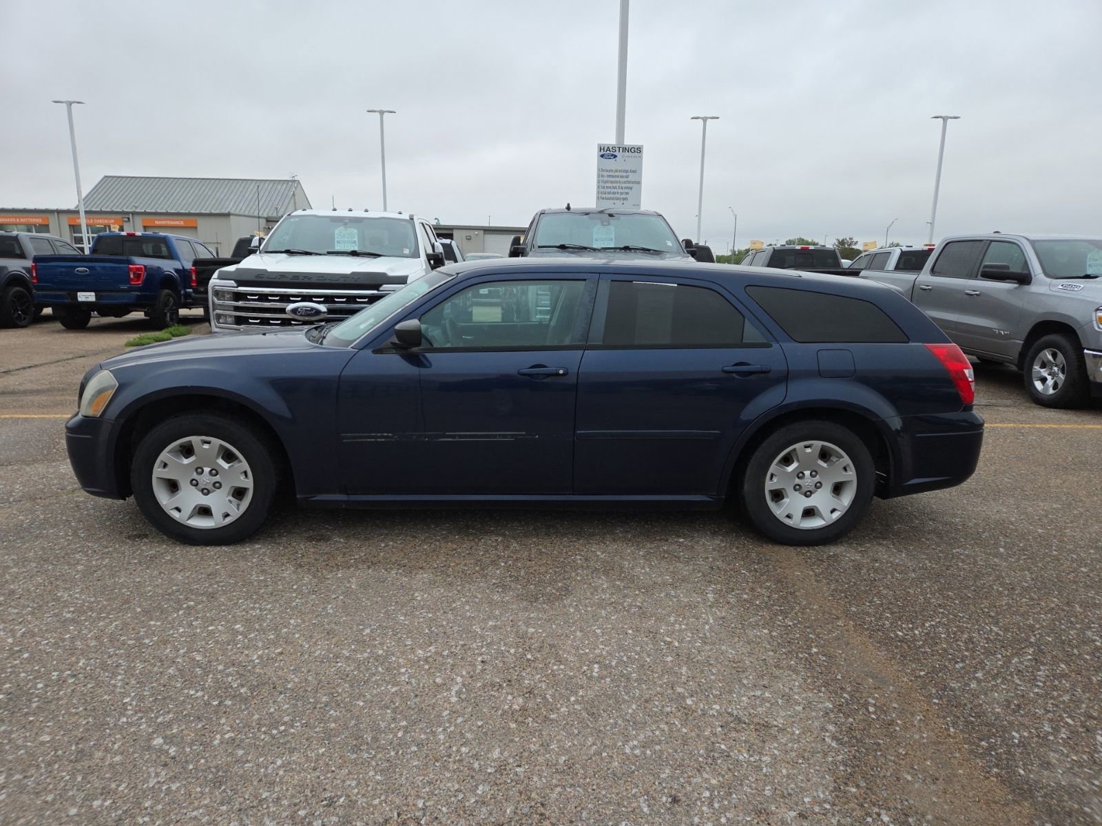 Used 2006 Dodge Magnum SE RWD image 2