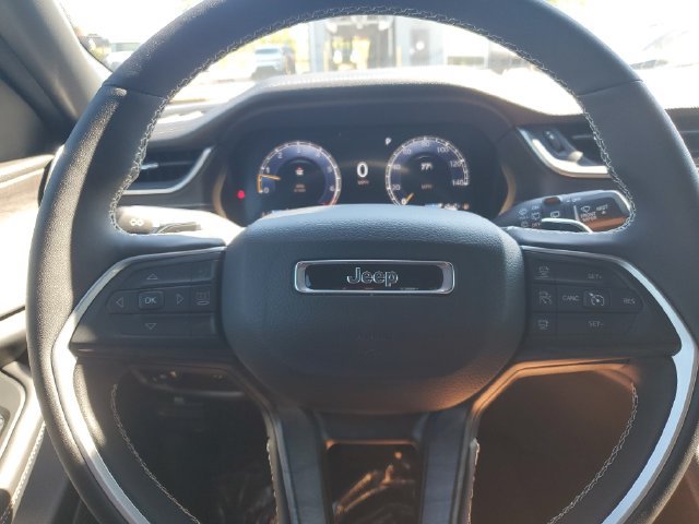 Certified 2024 Jeep Grand Cherokee Limited w/ Black Appearance Package AWD/4WD image 32