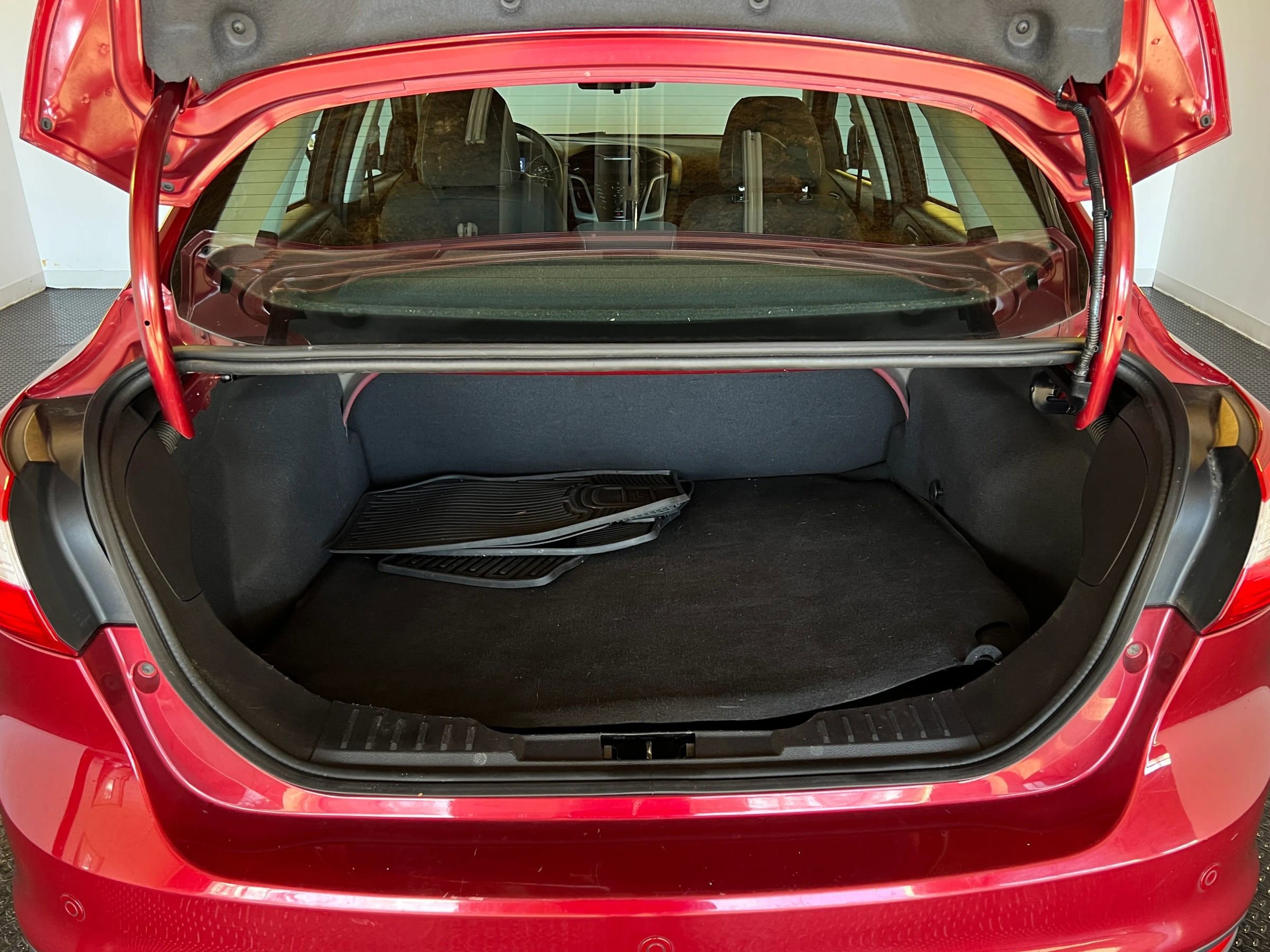 Used 2014 Ford Focus SE w/ SE Winter Package image 12