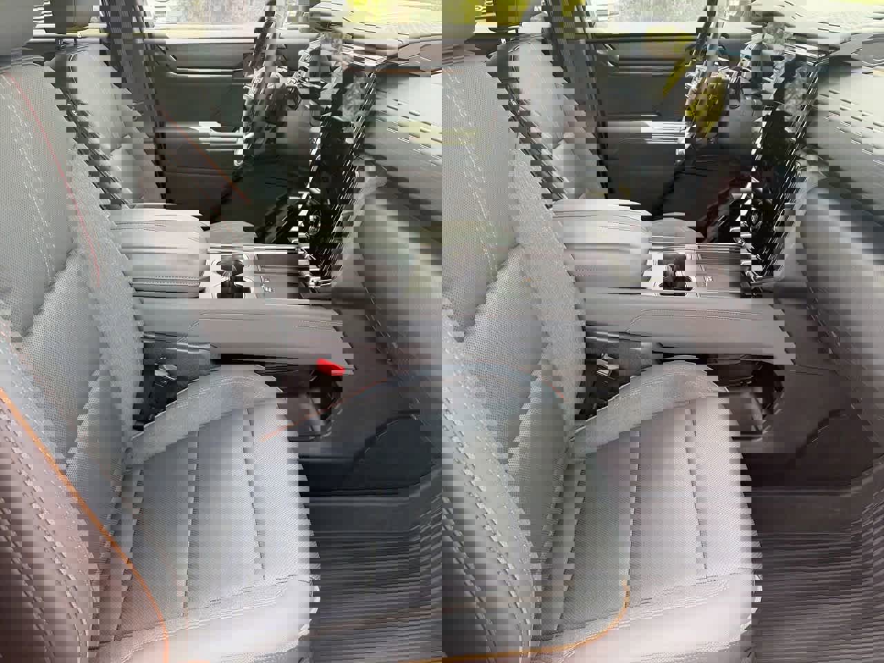 Used 2025 GMC Acadia AT4 w/ LPO, Floor Liner Package image 9