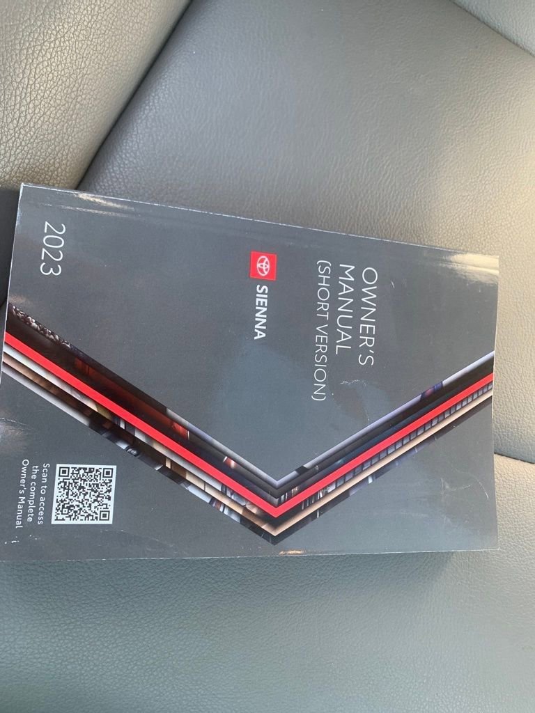 Used 2023 Toyota Sienna XLE image 34