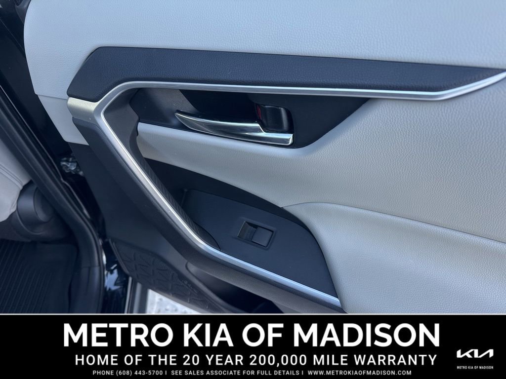 Used 2020 Toyota RAV4 XLE image 30