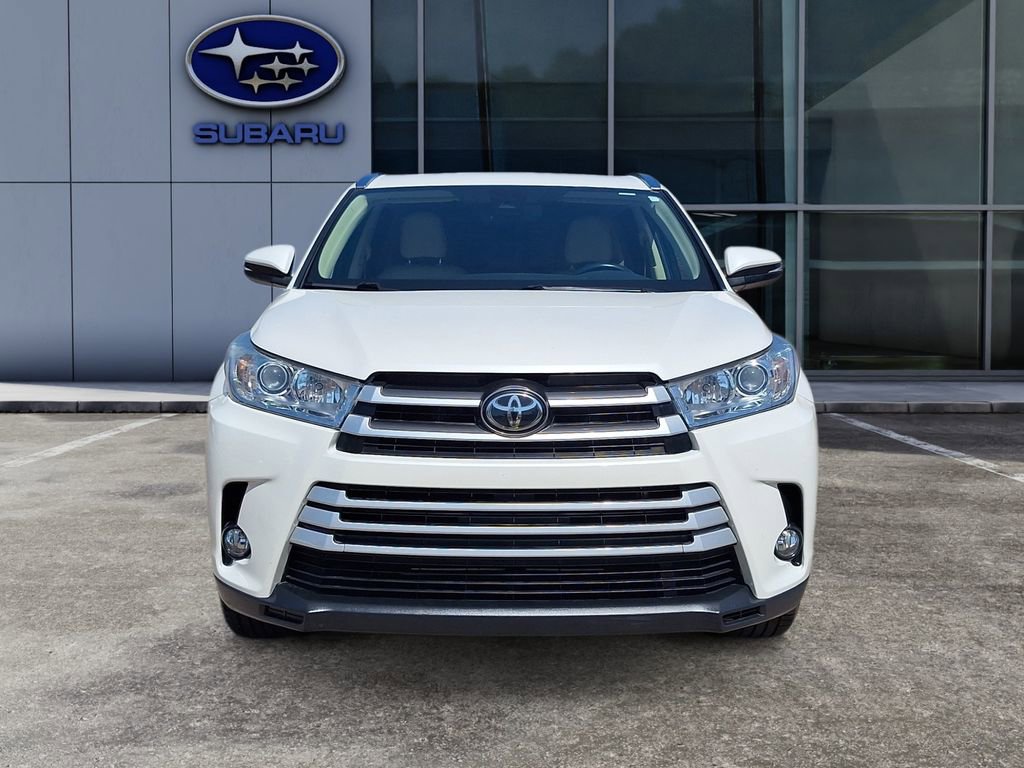 Used 2019 Toyota Highlander XLE FWD image 3
