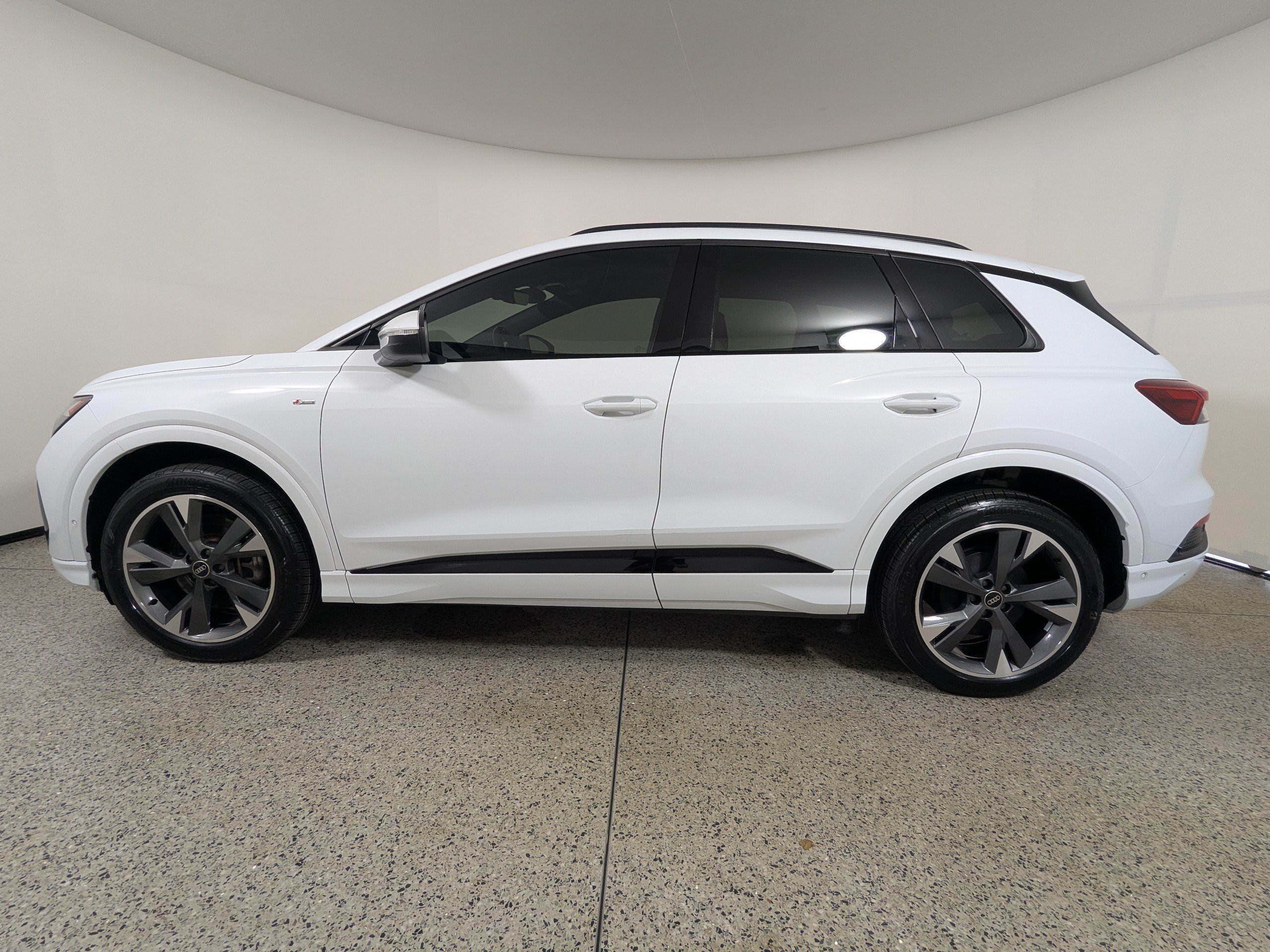 Used 2023 Audi Q4 e-tron Premium Plus w/ Premium Plus AWD/4WD image 4