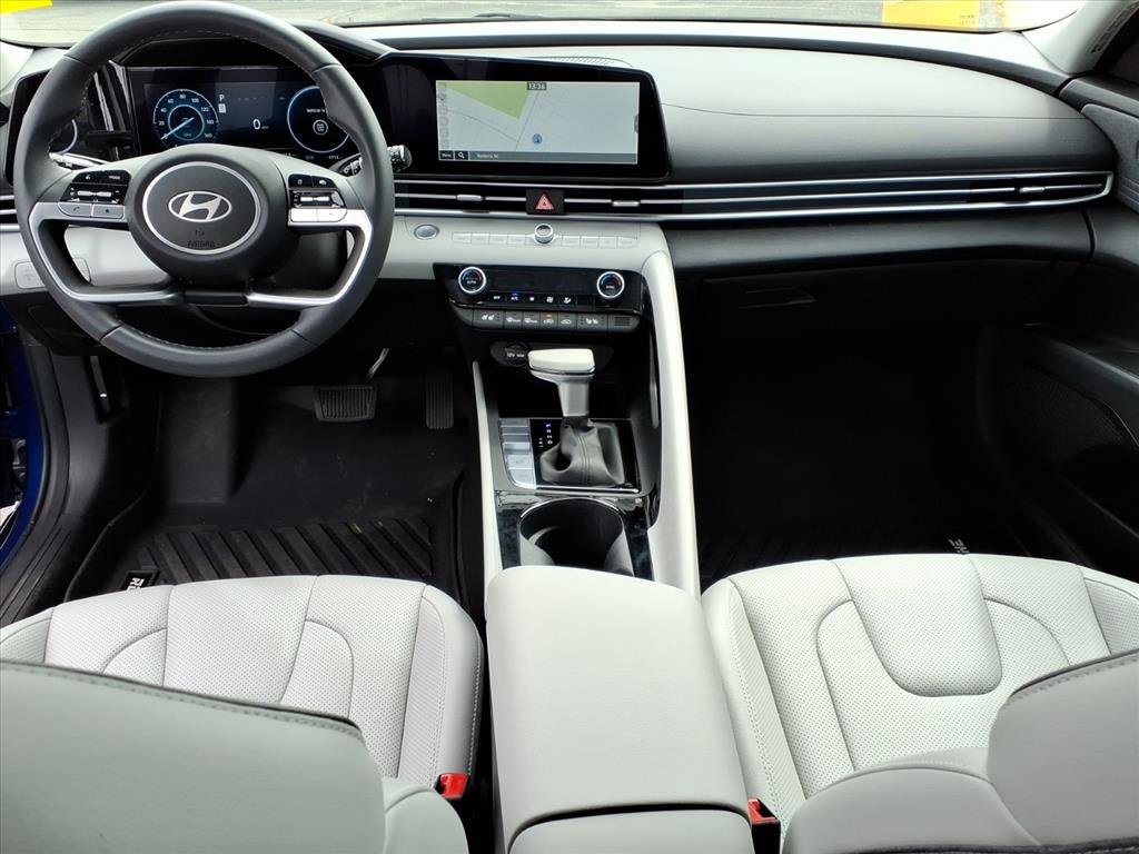 Used 2025 Hyundai Elantra Limited w/ Cargo Package image 7