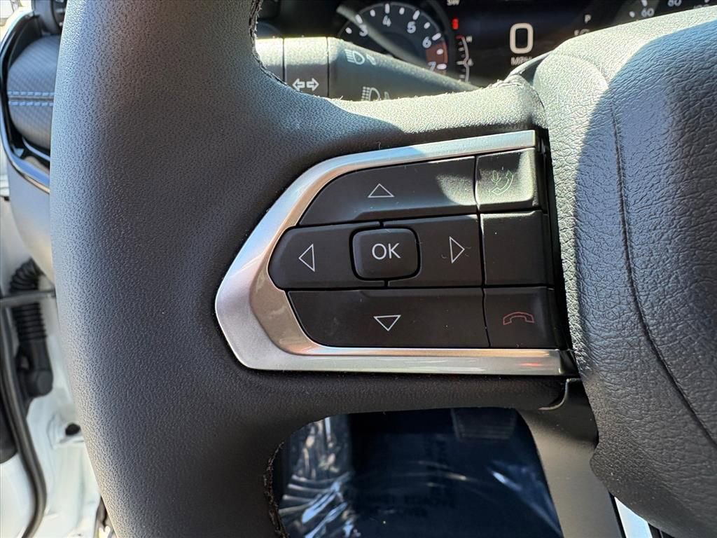 Used 2026 Jeep Compass Latitude AWD/4WD image 12