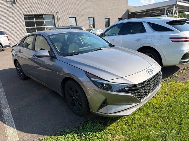 Used 2023 Hyundai Elantra SEL w/ Cargo Package FWD image 10