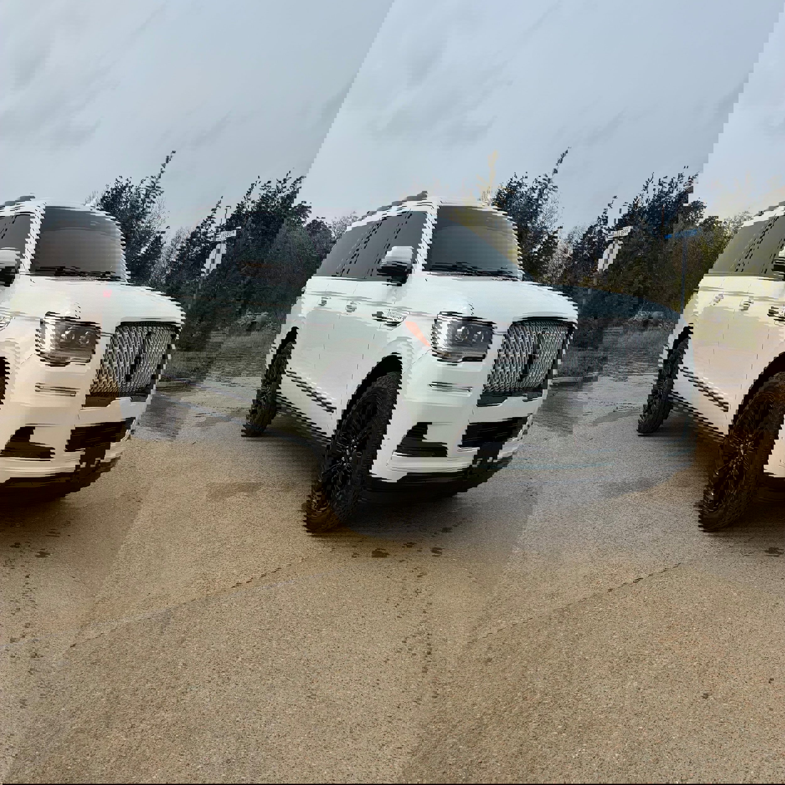 Used 2023 Lincoln Navigator L Reserve image 3