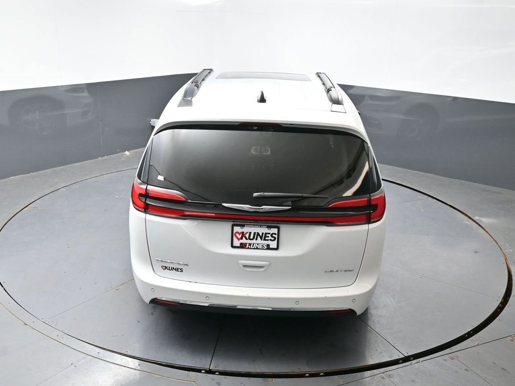 Used 2023 Chrysler Pacifica Limited FWD image 51