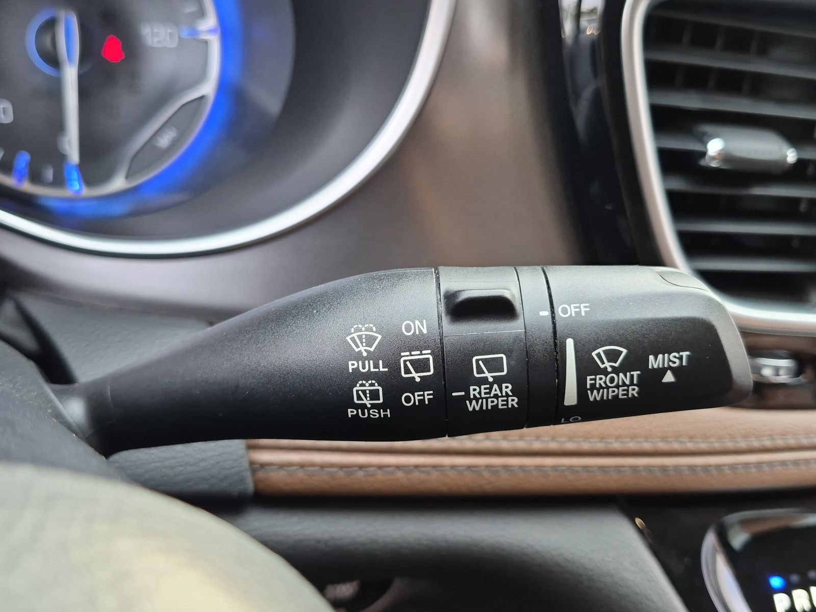 Used 2019 Chrysler Pacifica Limited w/ Tire & Wheel Group FWD image 21
