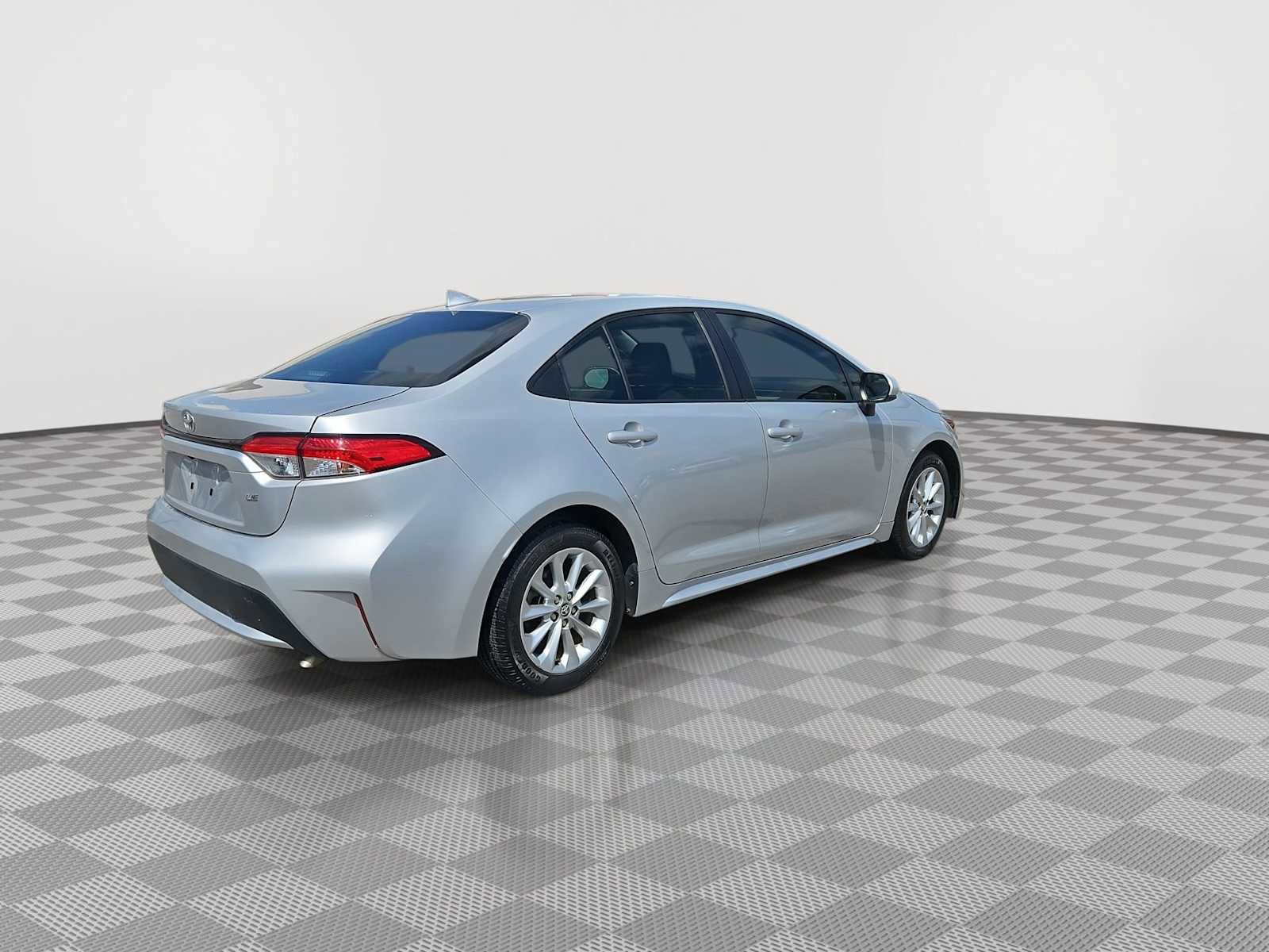 Used 2021 Toyota Corolla LE w/ LE Convenience Package image 8