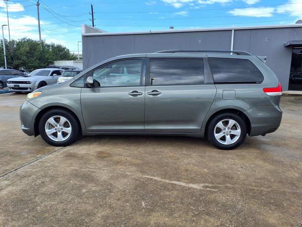 Used 2014 Toyota Sienna LE FWD image 5