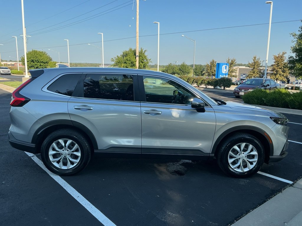 Used 2025 Honda CR-V LX image 13