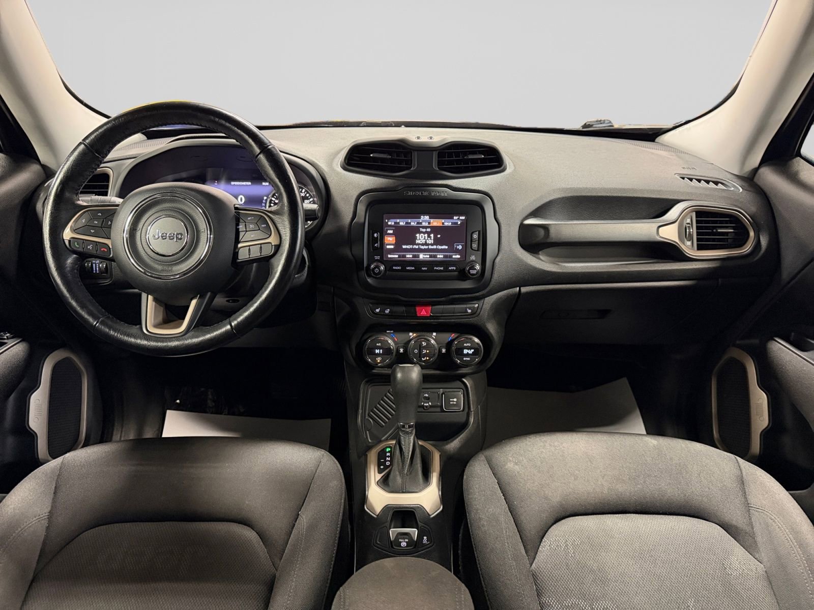 Used 2017 Jeep Renegade Latitude FWD image 17