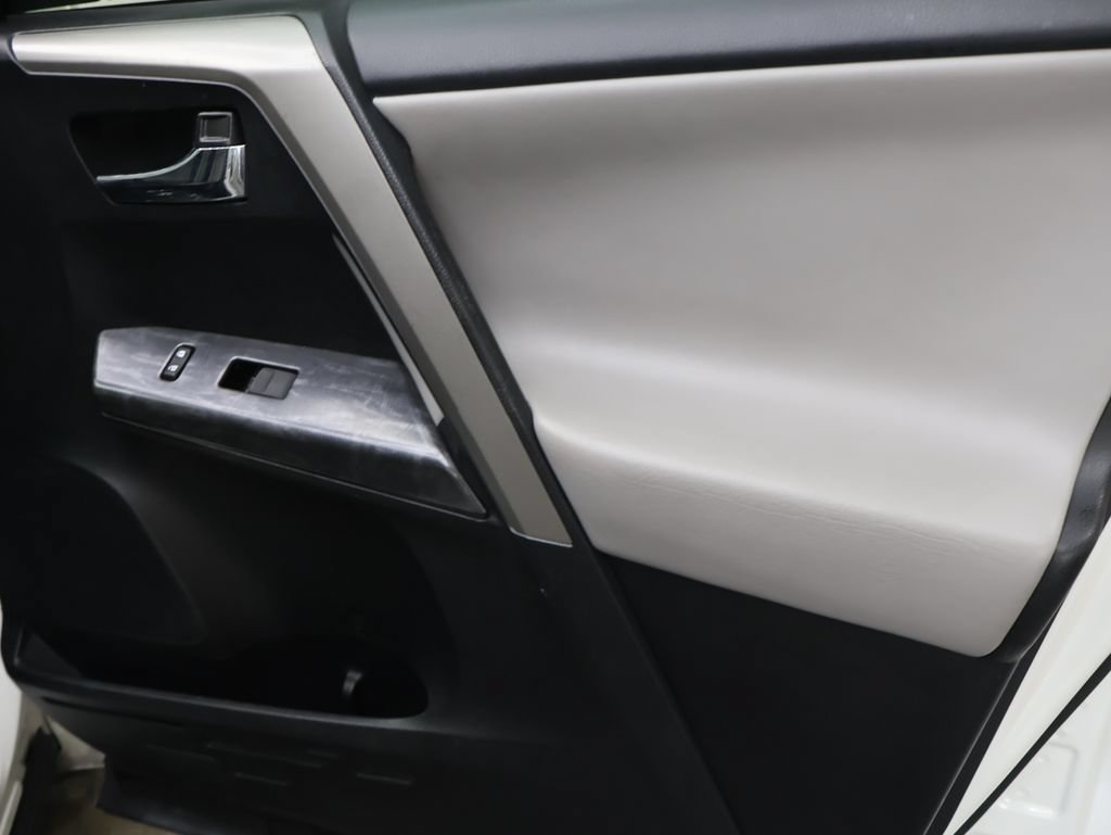 Used 2018 Toyota RAV4 Platinum FWD image 11