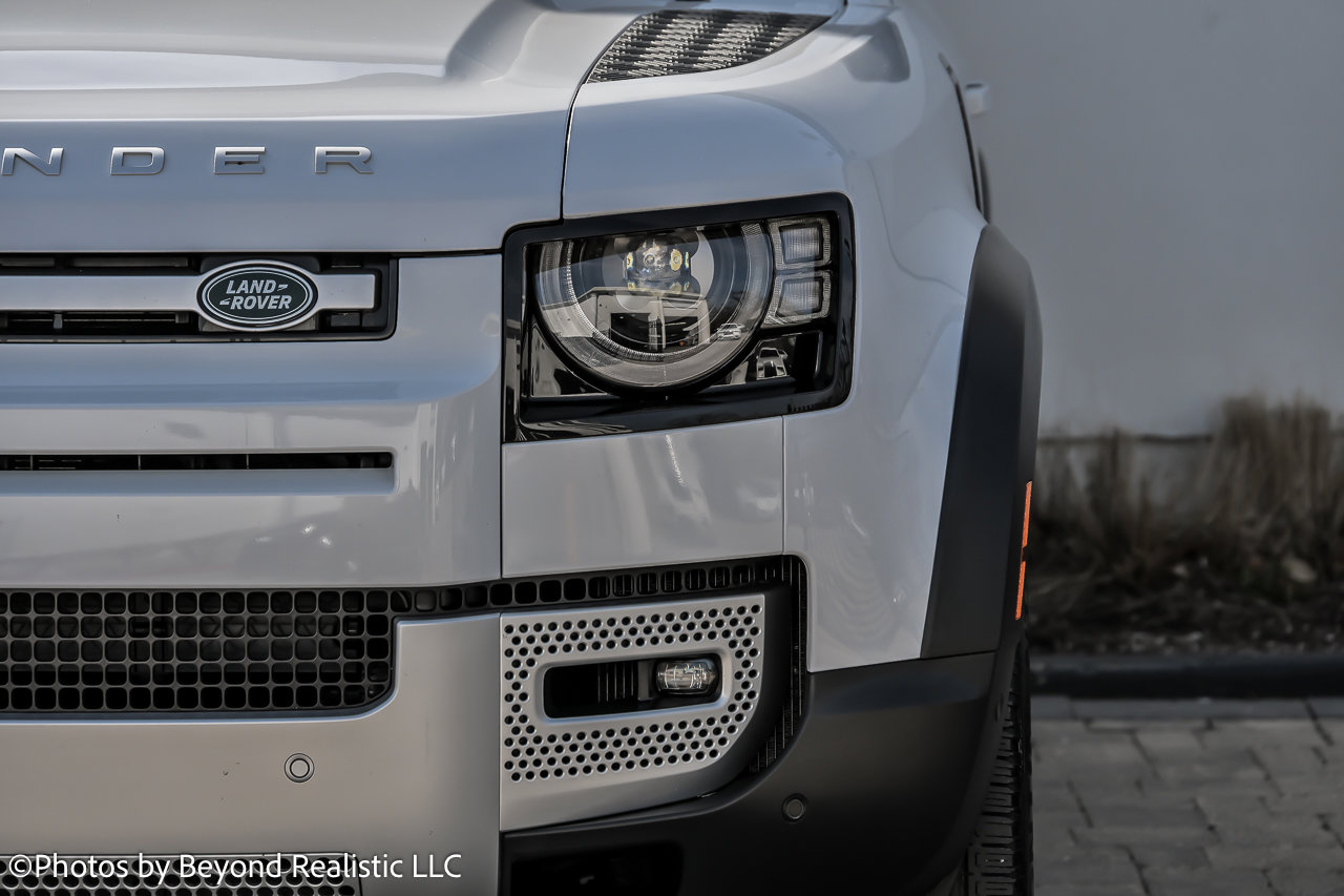 Used 2023 Land Rover Defender 130 SE image 9