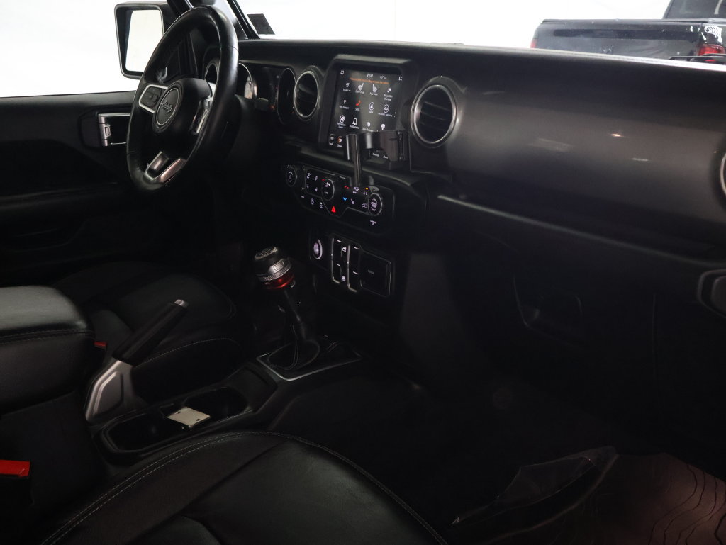 Used 2018 Jeep Wrangler Unlimited Sahara w/ Dual Top Group AWD/4WD image 10