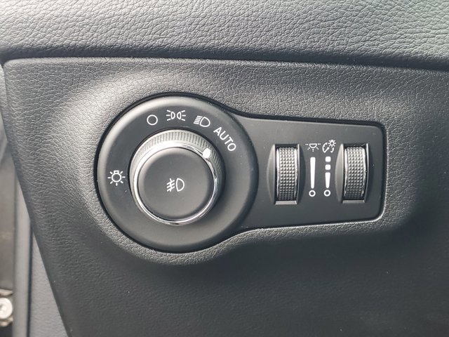 Used 2018 Jeep Compass Latitude w/ Popular Equipment Group AWD/4WD image 8