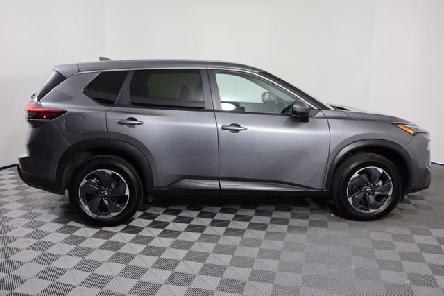 Used 2024 Nissan Rogue SV image 9