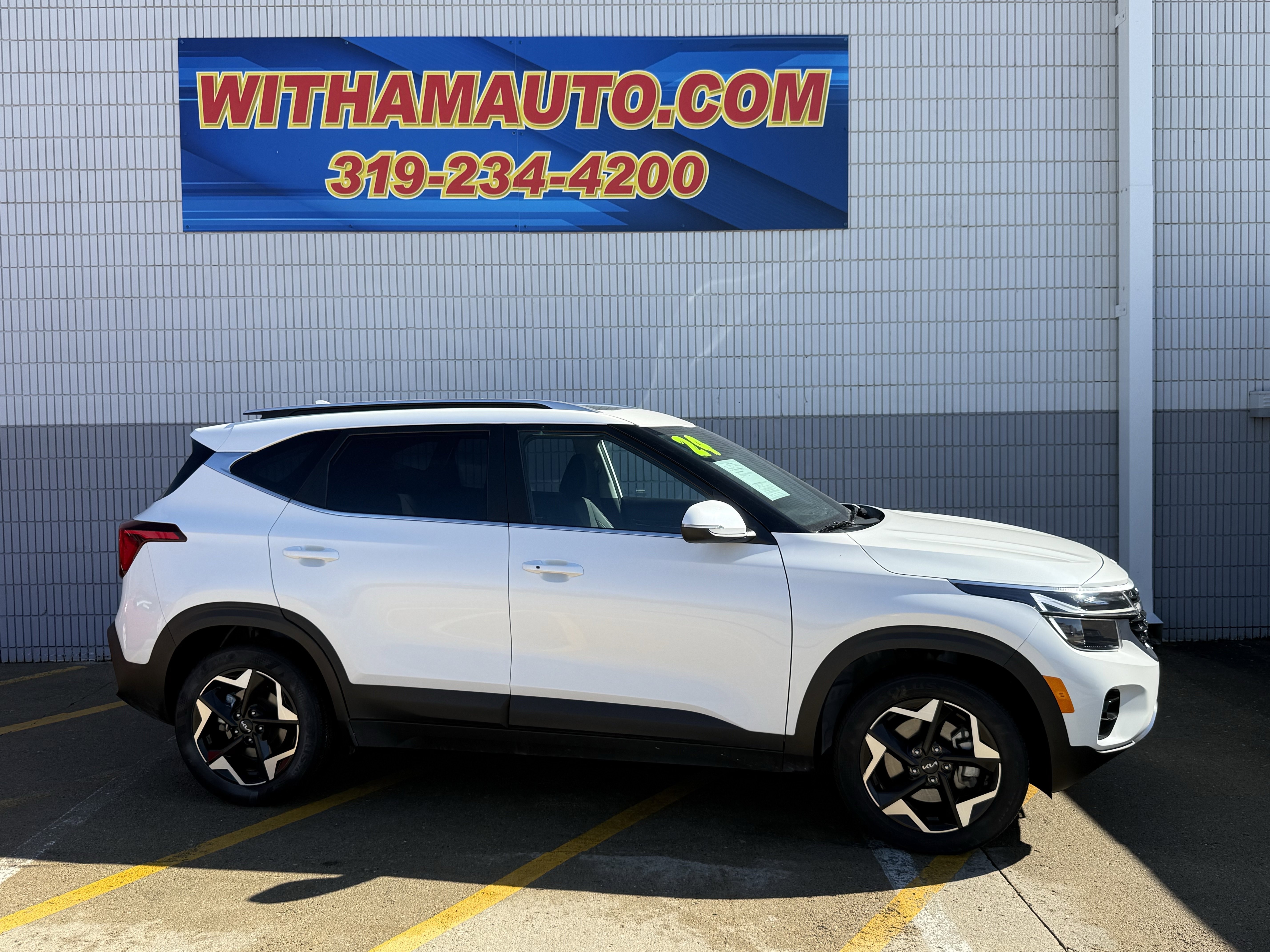 Used 2024 Kia Seltos EX image 3