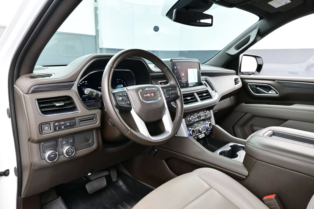 Used 2023 GMC Yukon SLT w/ SLT Luxury Package RWD image 4