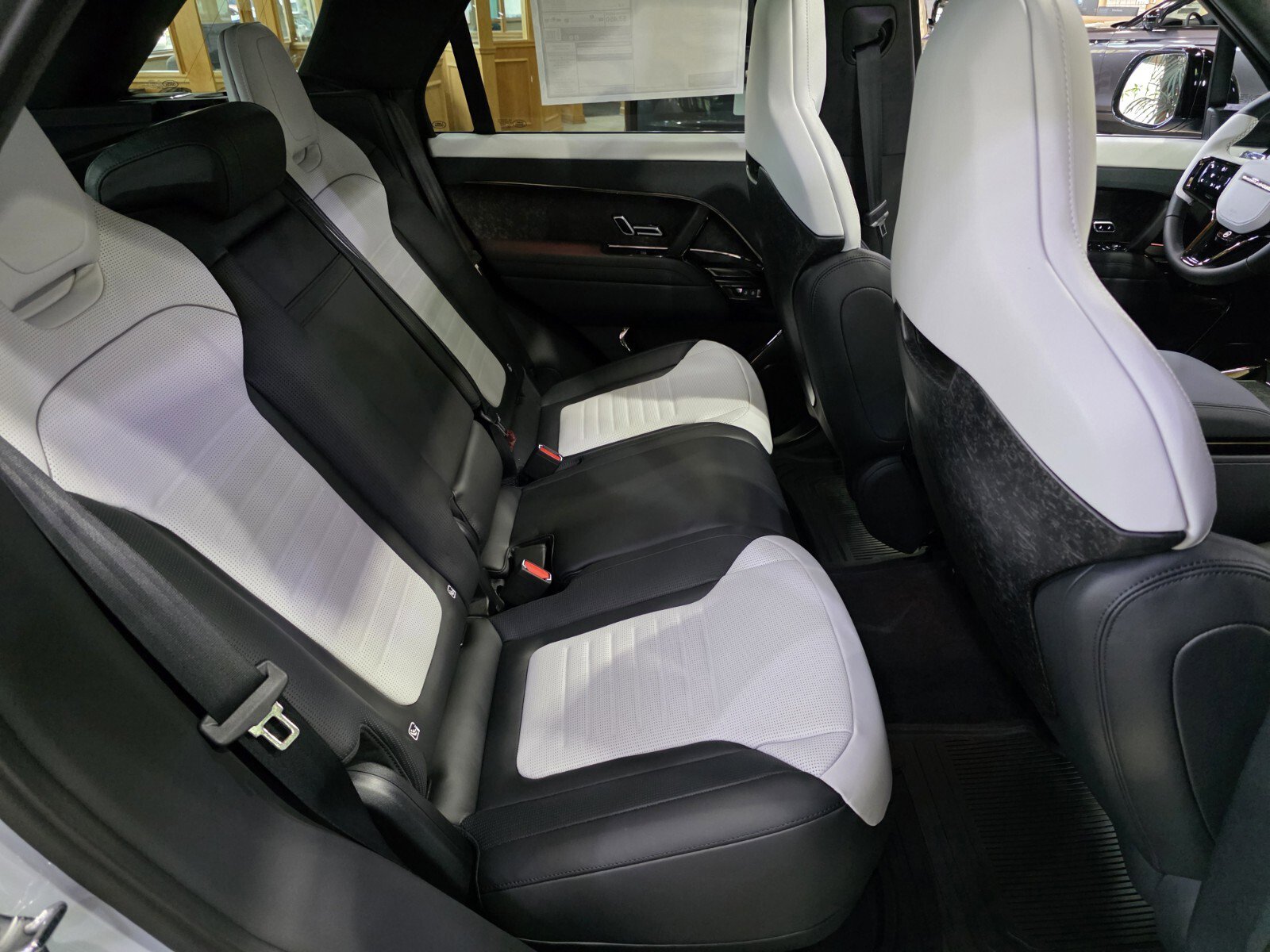 New 2026 Land Rover Range Rover Sport SV image 5