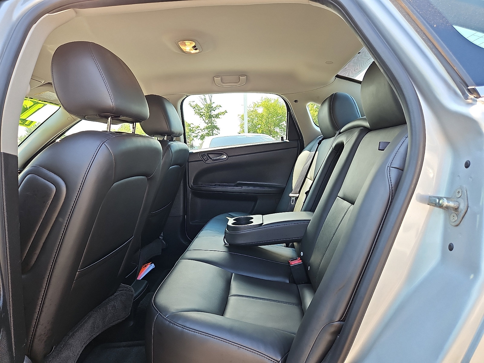 Used 2012 Chevrolet Impala LTZ FWD image 11
