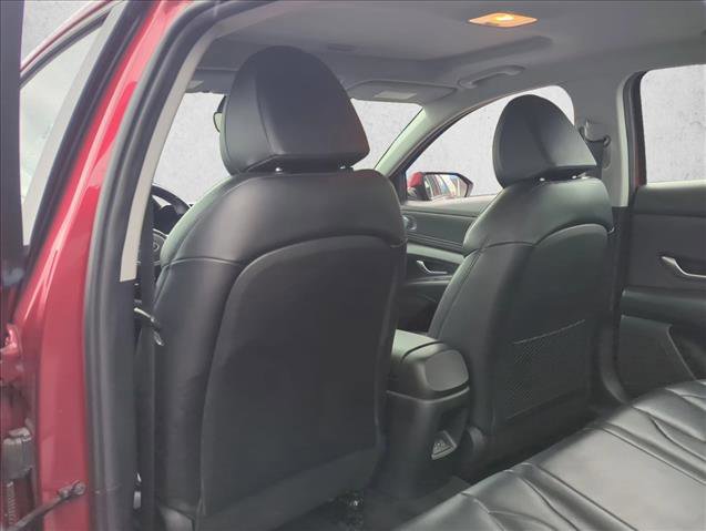Used 2024 Hyundai Elantra Limited image 18