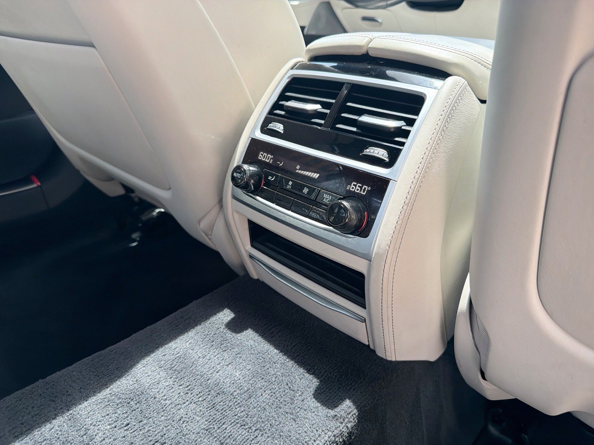 Used 2018 BMW 750i RWD image 32