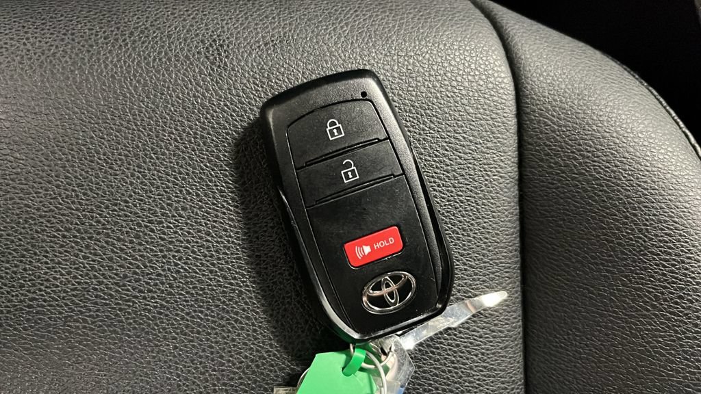 Used 2023 Toyota Corolla Cross XLE AWD/4WD image 37