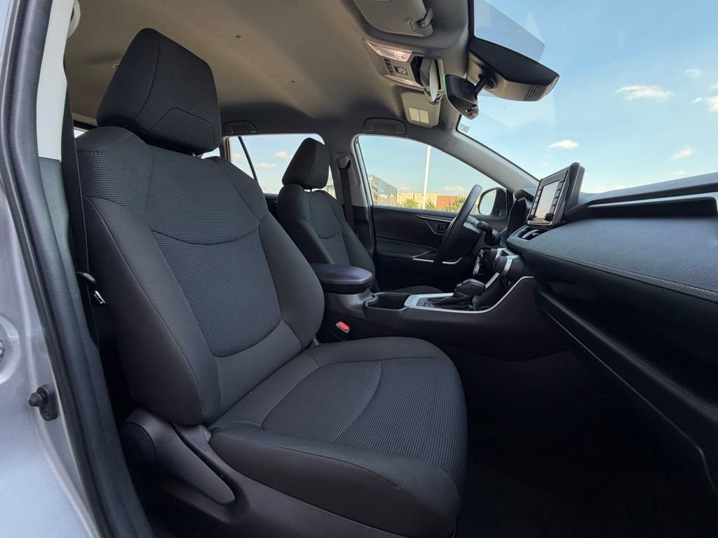 Used 2022 Toyota RAV4 LE image 24