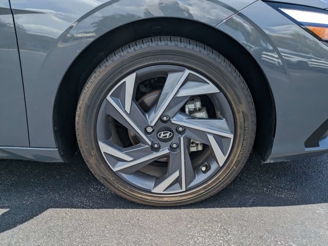 Used 2025 Hyundai Elantra SEL FWD image 11