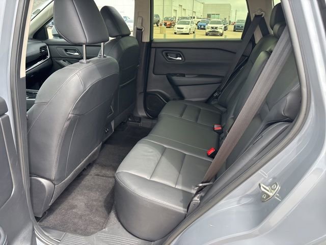 Used 2025 Nissan Rogue SL AWD/4WD image 10