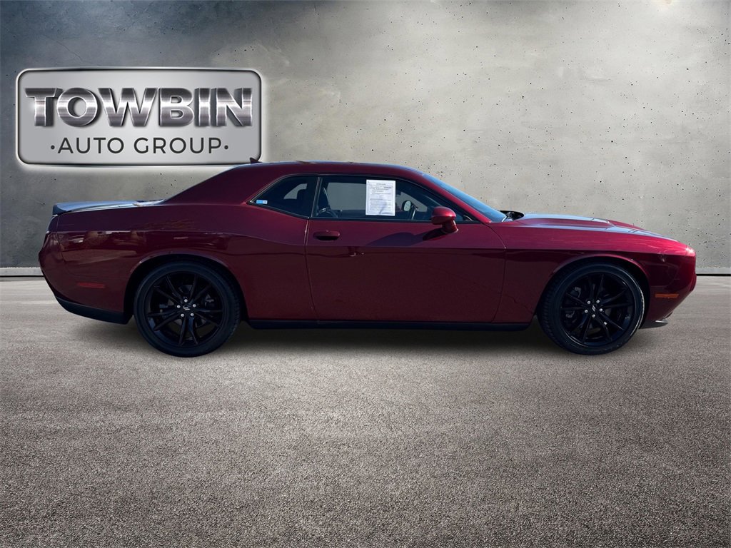 Used 2017 Dodge Challenger SXT Plus image 3