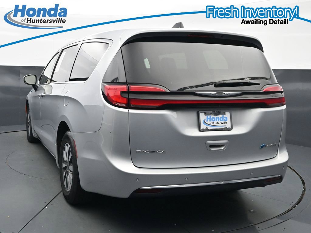 Used 2023 Chrysler Pacifica Touring-L FWD image 7