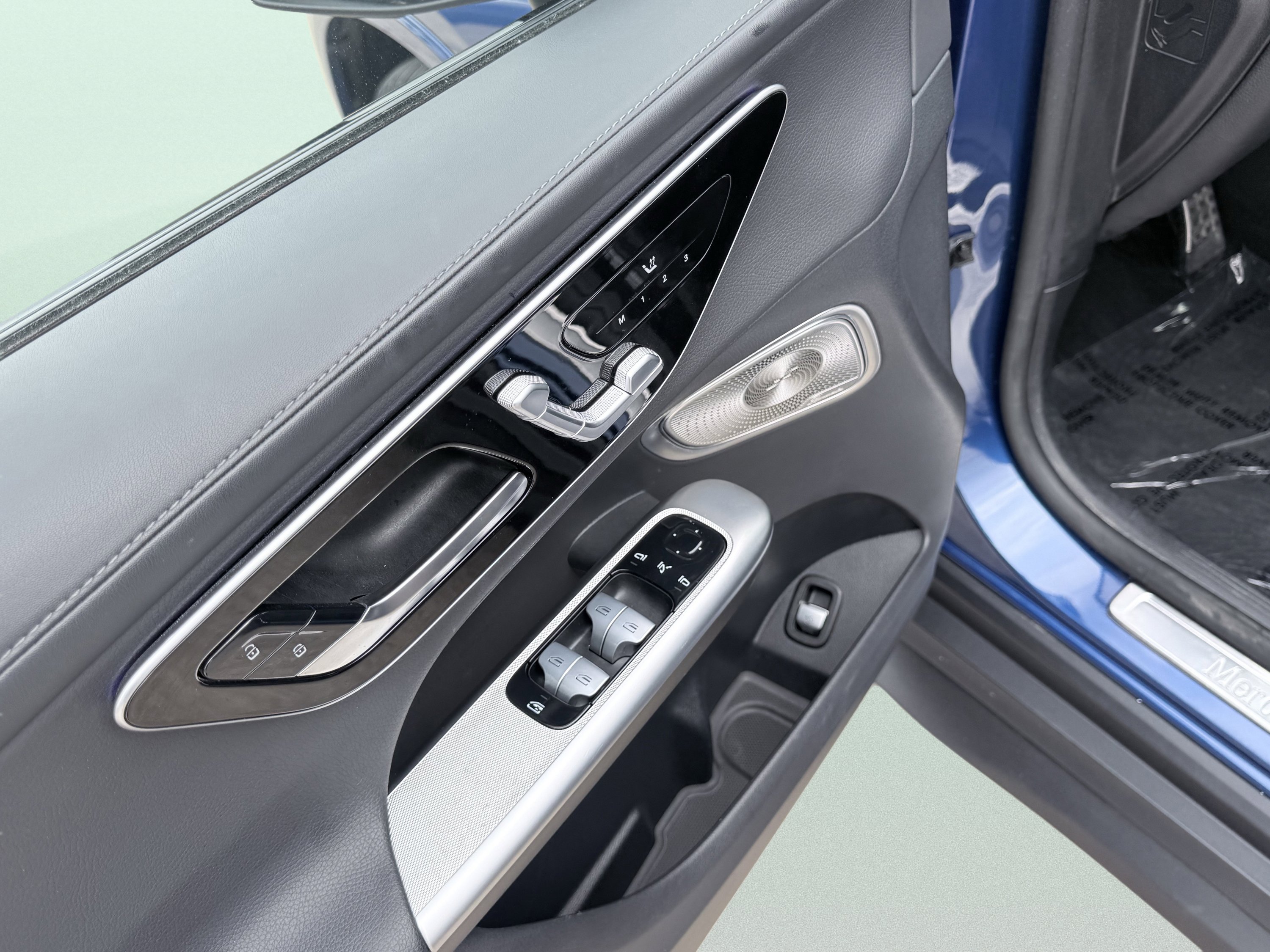 Used 2024 Mercedes-Benz GLC 300 4MATIC w/ AMG Line image 24